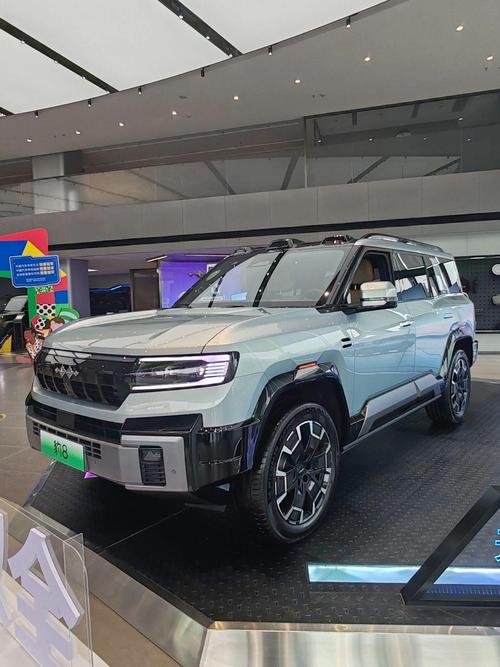 重庆33比亚迪方程豹硬派越野的爆款，英菲尼迪35周年与你共成长